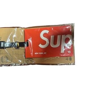 Supreme Red Classic Logo Card Holder Travel Bag Luggage Tag Brand New NWT